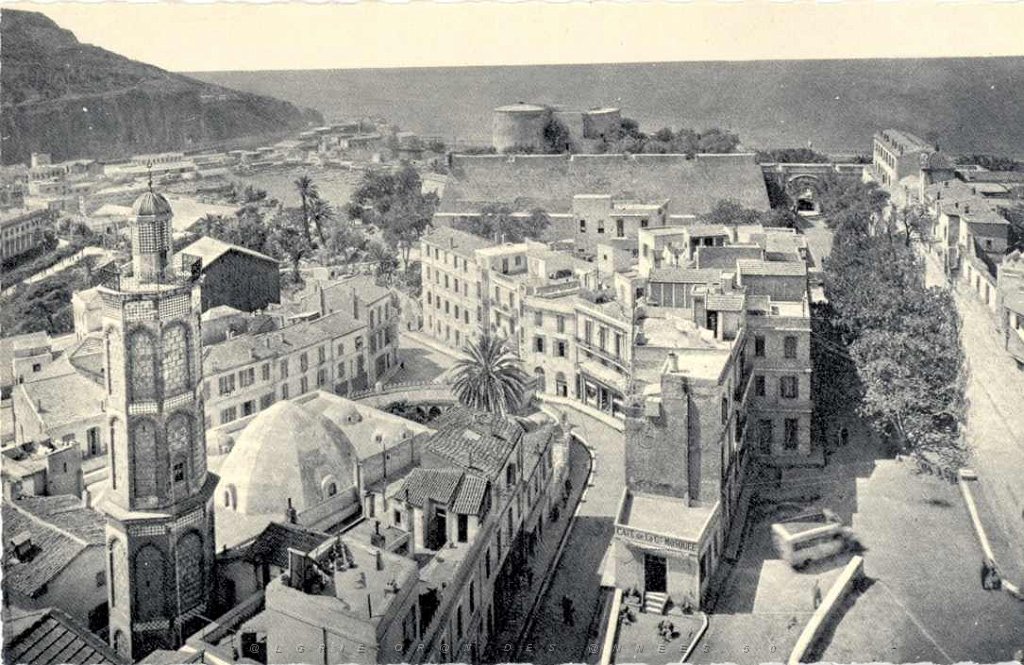 ORAN LA MOSQUEE DU PACHA ET LE CHATEAU NEUF.JPG